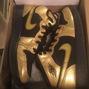 Air Jordan’s black&gold